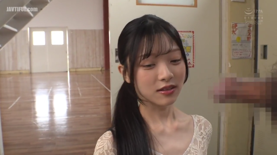 微微张嘴 · 白色蕾丝上衣 · 体育馆门口 · 马赛克处理 · 口交 · 女优面部特写