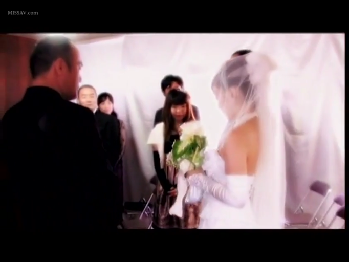 站立 · 婚纱 · 庄重 · 婚礼现场 · 手捧花 · 婚礼主题 · 结婚仪式
