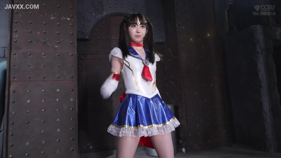 专注 · 美少女战士头饰 · 暗色金属背景 · 服装细节 · 漆皮美少女战士水手服 · 漆皮反光
