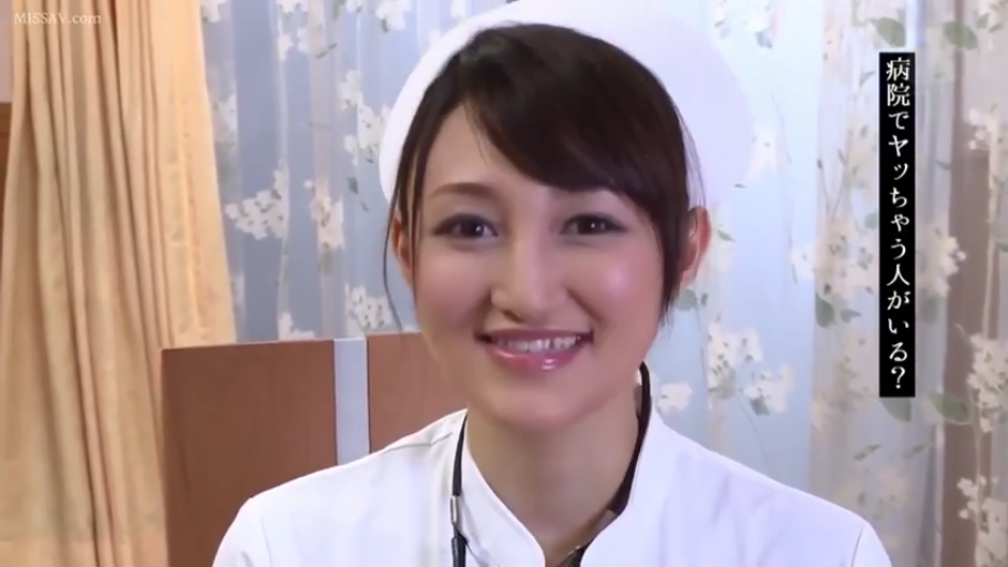 医院 · 护士服 · 微笑 · 注视 · 头部特写 · 正面