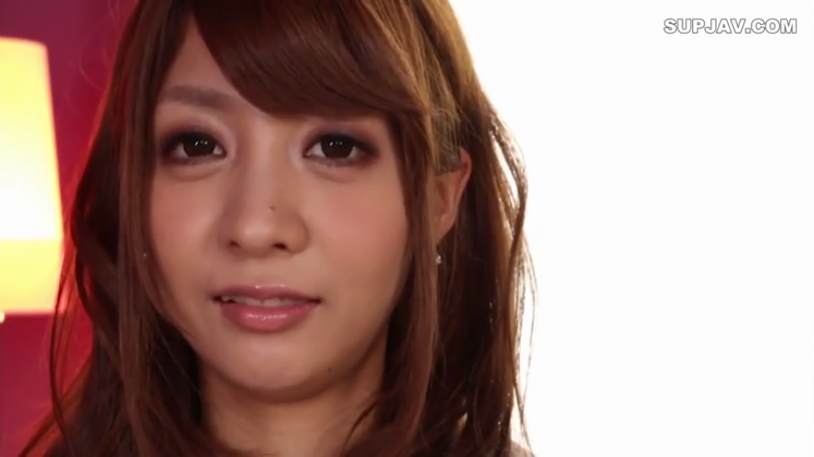 室内 · 面部特写 · 常服