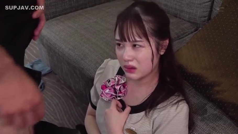 坐姿 · 脸部特写 · 酒店房间 · 酒店制服