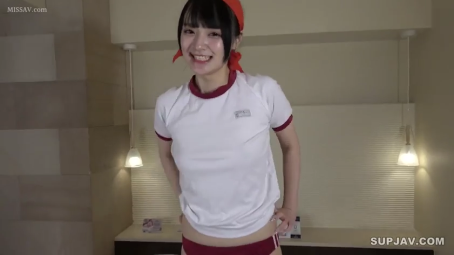 室内 · 站立 · 中景 · 微笑 · 面对镜头 · 体操服 · 头带 · 日本