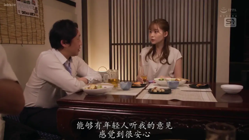 用餐 · 全景 · 微笑 · 便服 · 餐厅 · 对坐 · 酒水 · 男女