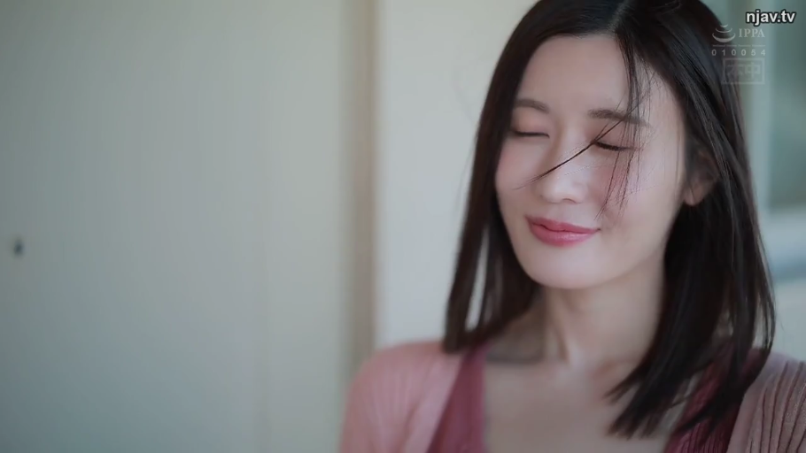 室内 · 面部特写 · 正面 · 粉色开衫