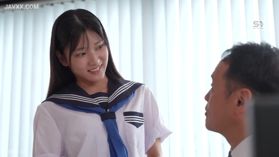 办公室 · 顺从 · 蓝白条纹领结 · 女生面部特写