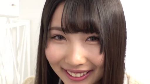 室内 · 脸部特写 · 针织衫 · 正对镜头