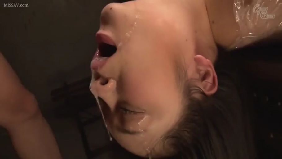 室内 · 脸部特写 · 裸体 · 仰卧倒立