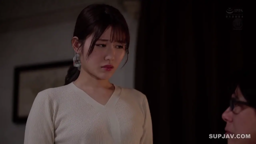 室内 · 忧郁 · 眼镜 · 站姿 · 对视 · 上半身 · 日本AV · 浅色长袖针织衫