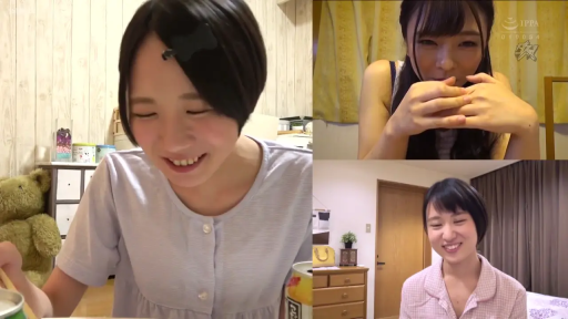 室内 · 座り姿勢 · 顔部のクローズアップ · 微笑 · 睡衣 · 视频通话 · テディベア · 多画面