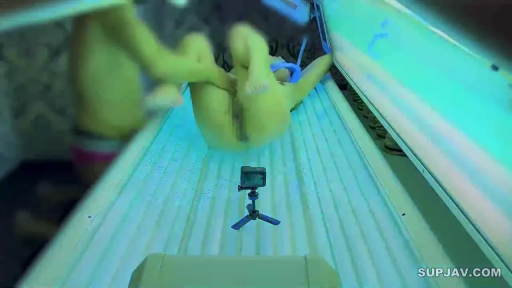 后入式 · 裸体 · 日光浴灯 · 識別不能 · 男女体位交合点 · 日光浴房 · 蓝光照明