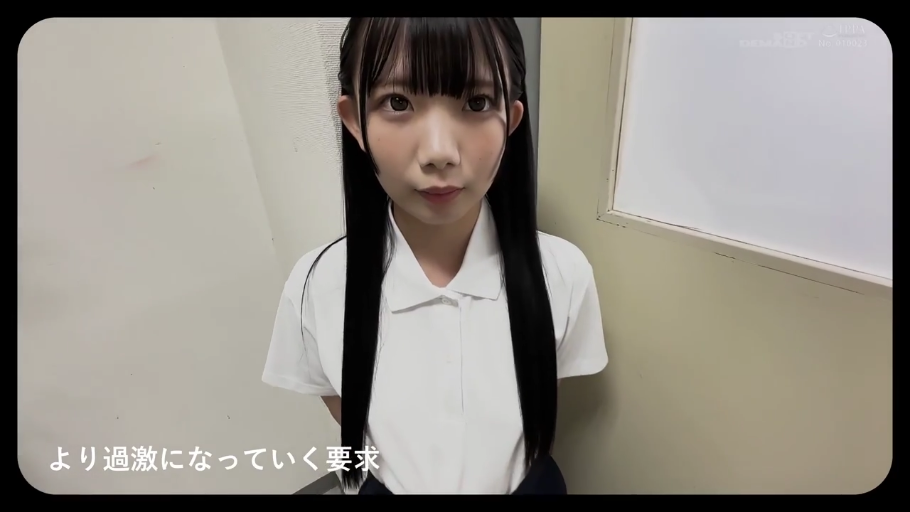 教室 · 顔部のクローズアップ · 无辜 · 白色翻领短袖衬衫 · 日语字幕
