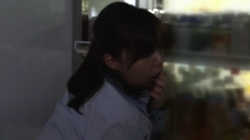 羞耻 · 便利店 · 浅色条纹衬衫 · 面部表情特写 · 口交