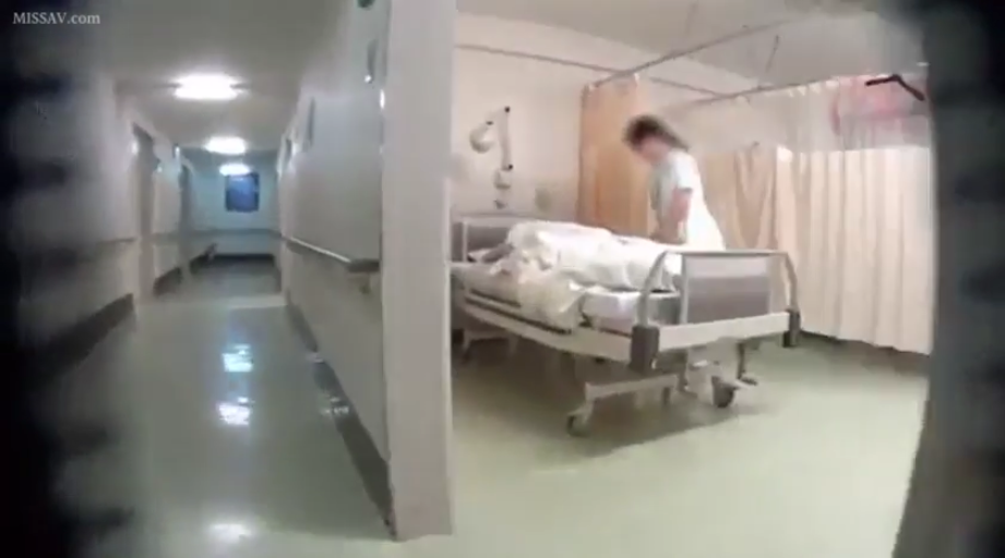 病床 · 医院 · 护士服 · 全景 · 弯腰 · 模糊 · 护理