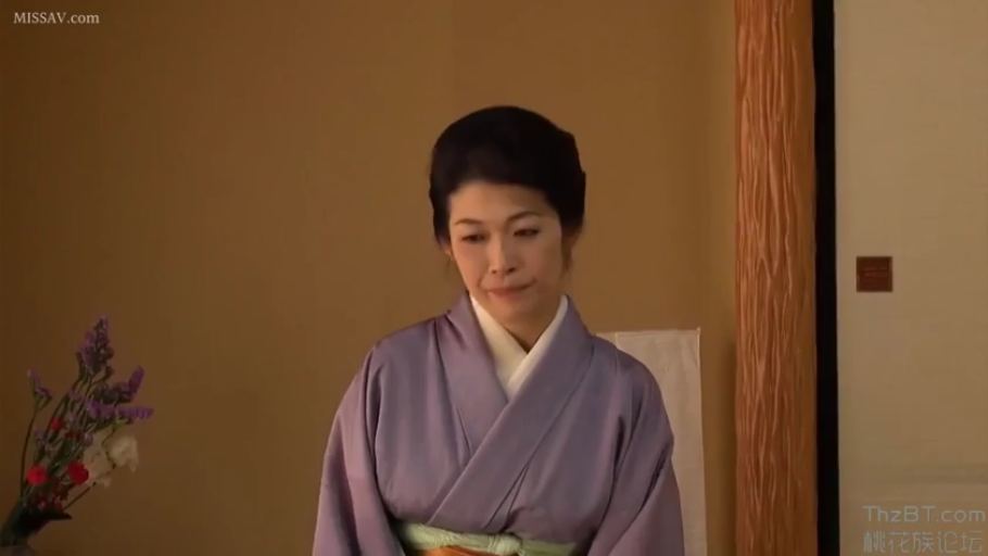 上半身特写 · 含蓄 · 和服 · 日式房间 · 花