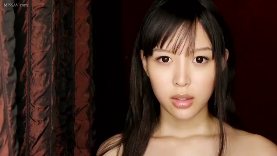 室内 · 面部特写 · 裸体 · 诱惑 · 注视镜头 · 正面 · 亚洲女性