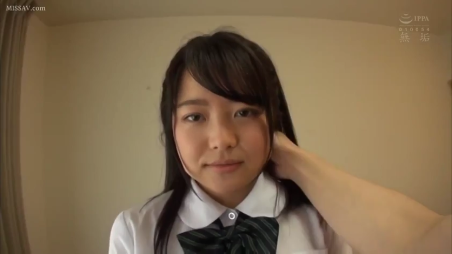 室内 · 校服 · 脸部特写