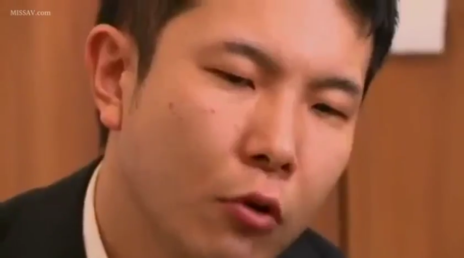 Indoor · 专注 · Close-up of the face · Suit