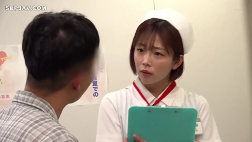 室内 · 交谈 · 护士服 · 中景 · 文件夹 · 面对面 · 疑惑 · 亚洲