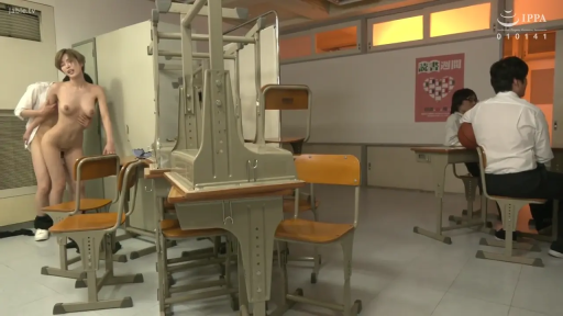 教室 · 全裸 · 站立 · 远景 · 多人 · 惊恐 · 课桌椅 · 背后猥亵