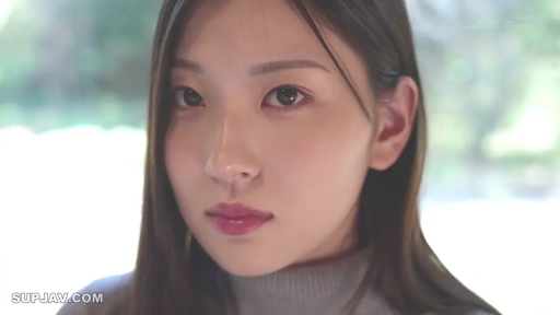 室内 · 脸部特写 · 高领毛衣