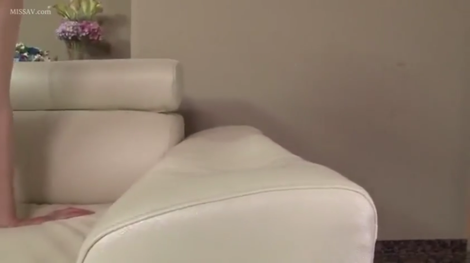 室内 · 全裸 · 沙发 · 腿部 · 爬行 · 爬上沙发