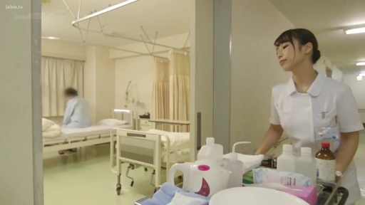 医院 · 护士服 · 专注 · 站立 · 中景 · 制服诱惑 · 准备 · 医用推车