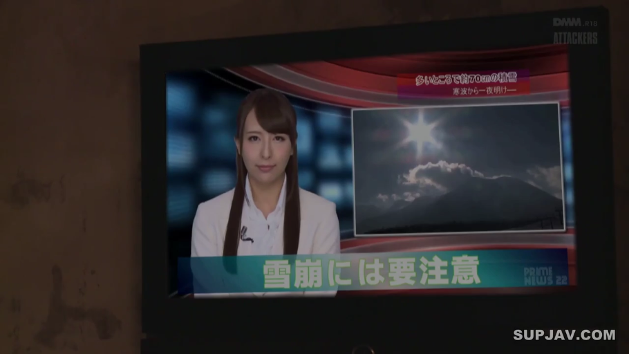 职业装 · 正坐 · 麦克风 · 播报 · 新闻演播室 · 半身像 · 庄重 · 女主播