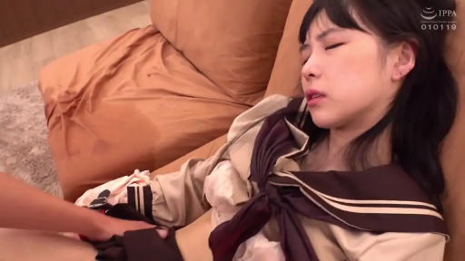 微かに口を開く · 沙发 · 水手服 · 头部表情特写 · 摸阴部
