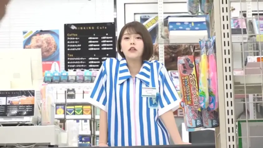 面无表情 · 收银台 · 商品货架 · 人物中景 · 蓝白条纹制服