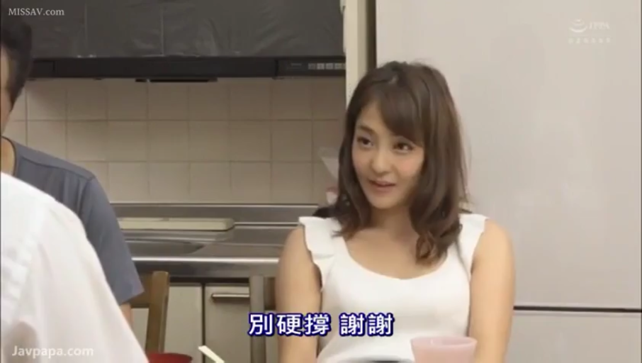 厨房 · 温柔 · 中文字幕 · 白色无袖上衣 · 女性面部