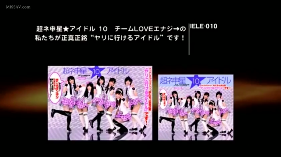 微笑 · 室内摄影棚 · 长筒袜 · 宣传图