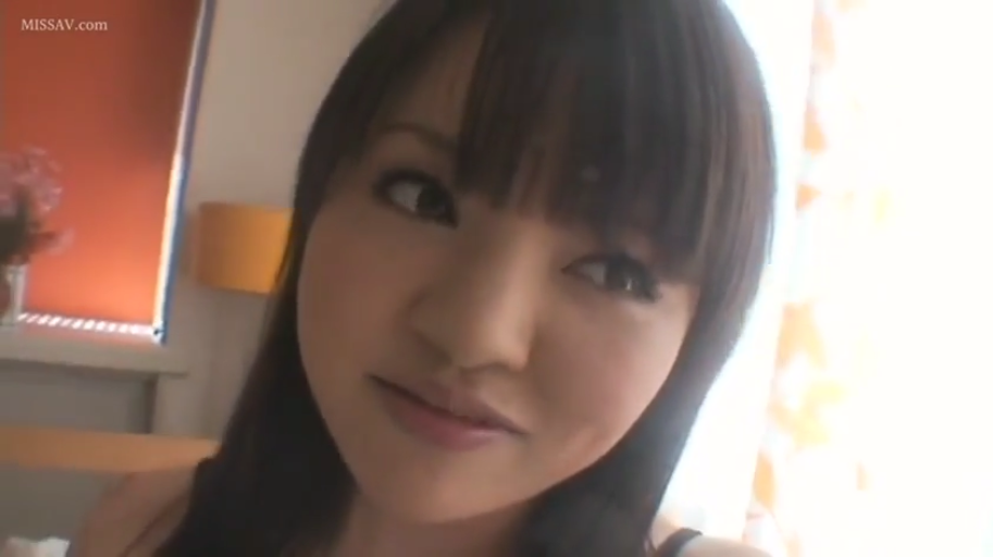 顔部のクローズアップ · 注视 · 室内寝室 · 吊带内衣 · 画面明亮