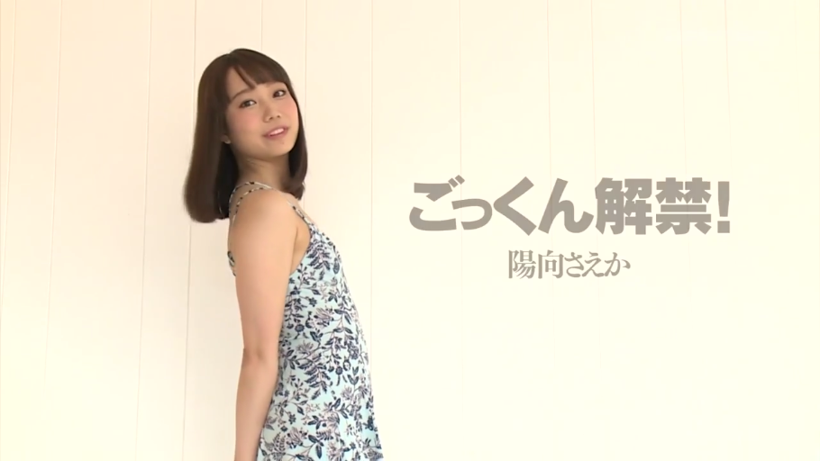 室内 · 面部特写 · 自信 · 文字标题 · 碎花吊带连衣裙