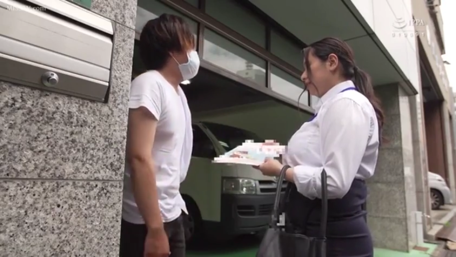 平静 · 深色包臀裙 · 停车场入口 · 宣传单 · 女性侧面轮廓