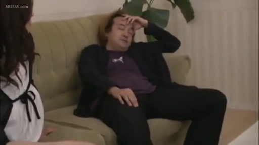 坐姿 · 交谈 · 盆栽 · 客厅 · 女仆装 · 疲惫 · 日本AV