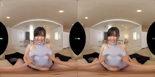 卧室 · 胸部特写 · 开心 · VR视角 · 浅色紧身吊带衣