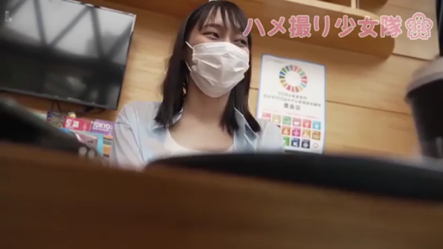 室内 · 坐姿 · 中景 · 衬衫 · 聊天 · 口罩 · 素人 · 喜悦