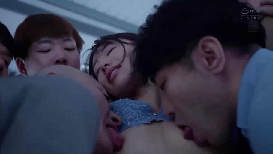 站立 · 手伸入丝袜 · 低照度 · 室内暗处 · 肉色连裤袜 · 腹部与裆部特写