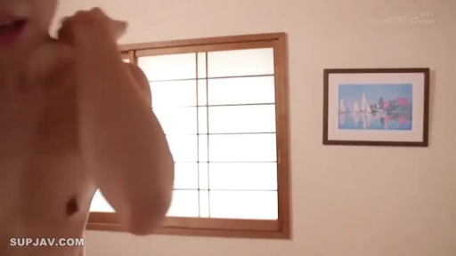 室内卧室 · 赤裸上身 · 随意 · 男人胸部特写