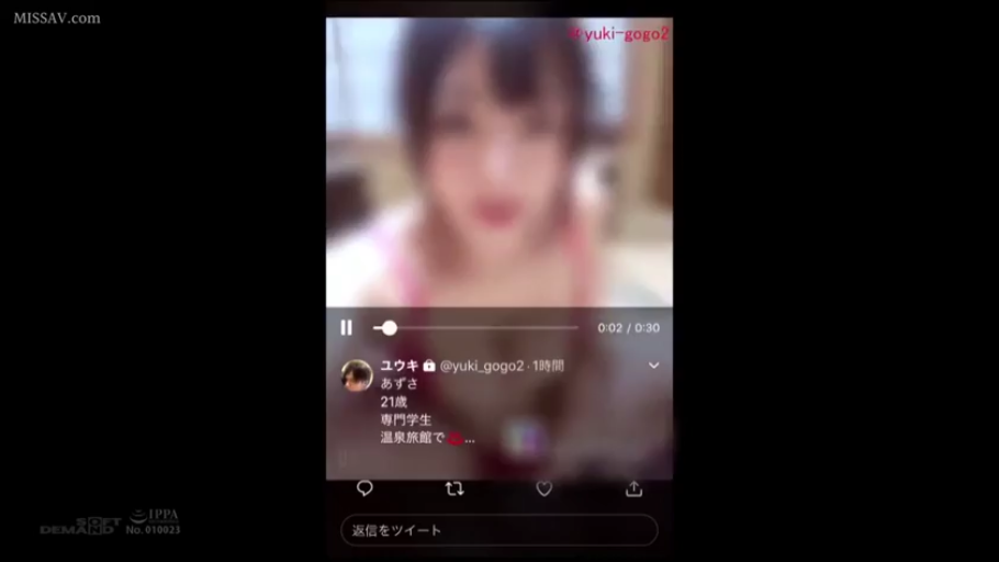 室内 · 面部特写 · 带播放器UI · 吊带内衣 · 正在说话