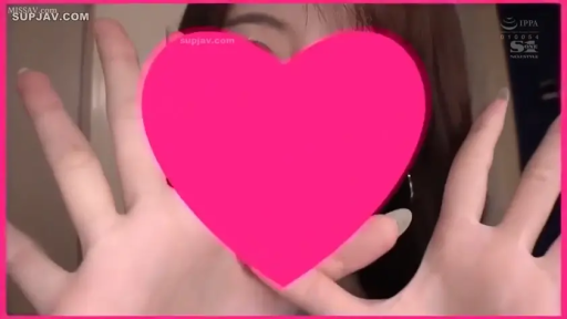 室内 · 不可见 · 手部特写 · 心形贴纸 · 不可见 · 脸部被心形贴纸覆盖