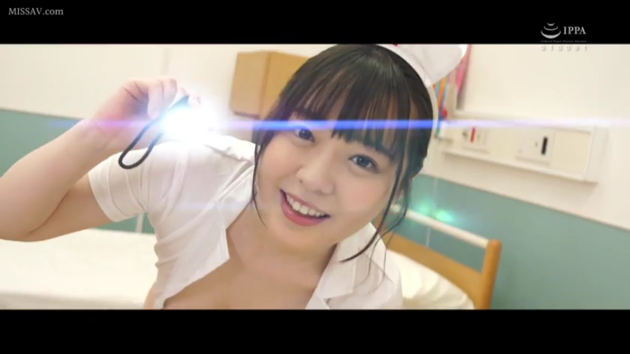 俯身 · 护士服 · 面部特写 · 医院病房 · 日本AV · 检查 · 甜美笑容 · 医用手电筒