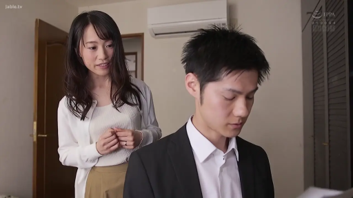 卧室 · 衣柜 · 男性严肃专注 · 女性白色开衫内搭吊带裙 · 人物半身特写