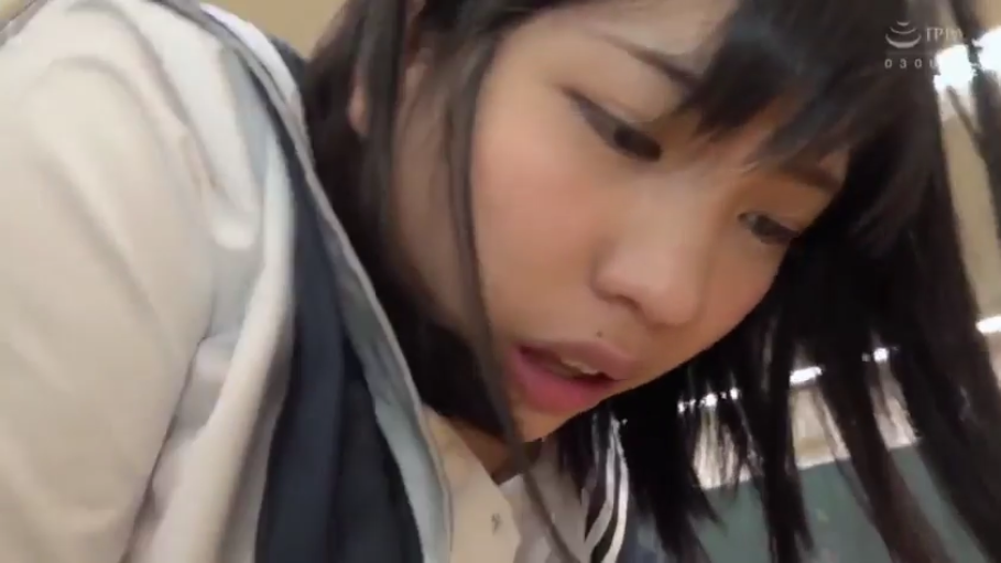 室内 · 俯身 · 脸部 · 张口 · 水手服 · 观看 · 亚洲