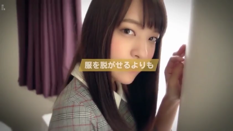 室内 · 自然 · 面部特写 · 靠墙 · 长发 · 凝视镜头 · 格纹衬衫