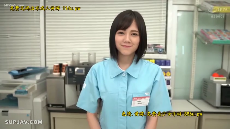 微笑 · 人物半身特写 · 便利店 · 工作制服 · 浅蓝色便利店短袖工作服