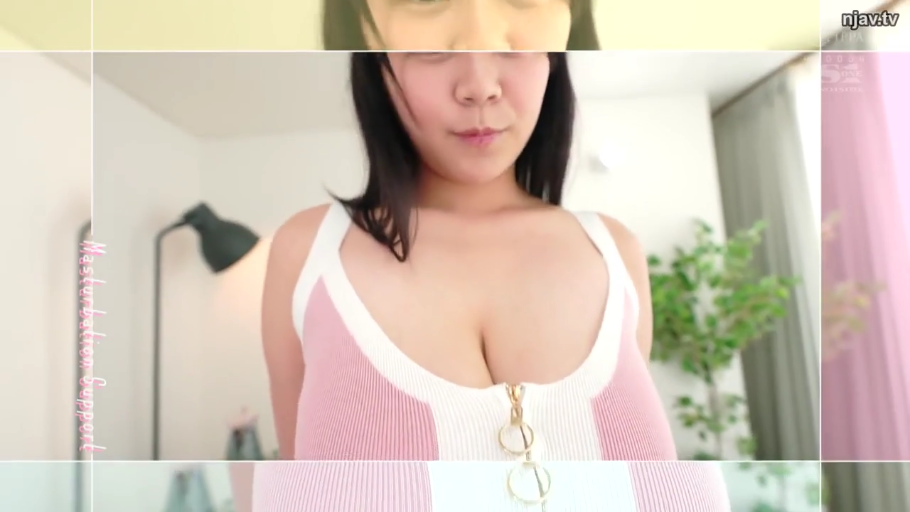卧室 · 诱惑 · 胸部特写 · 粉白色拉链背心