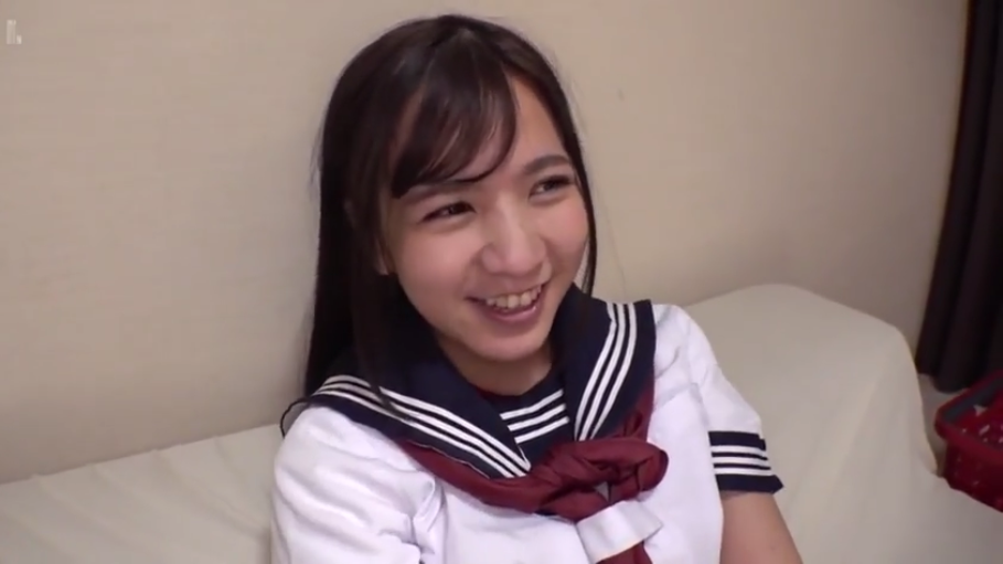 卧室 · 脸部特写 · 清纯 · 水手服 · 光线明亮