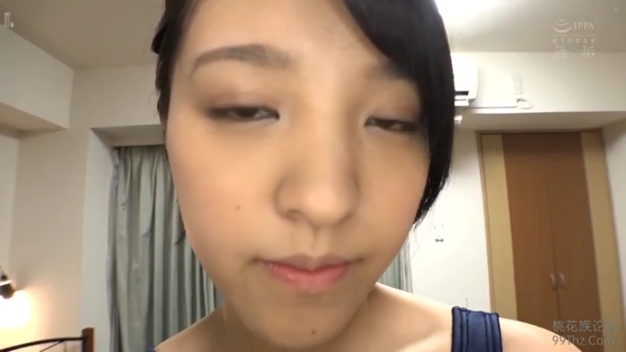 室内 · 脸部特写 · 平静 · 注视 · 水印 · 正面 · 蓝色泳衣